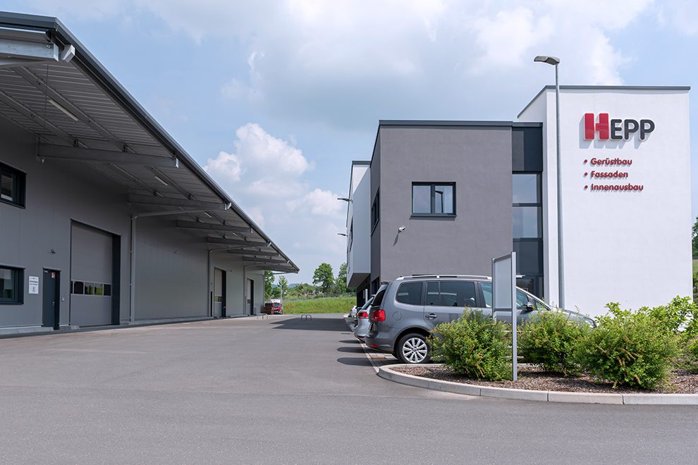 Firmensitz der HEPP GmbH mit Halle und Bürogebäude